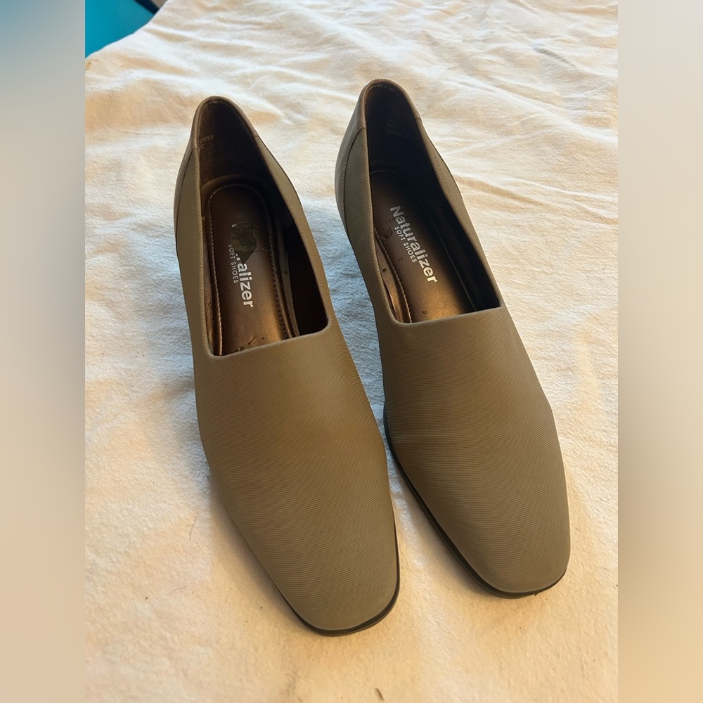 Naturalizer fit 4 u system sage green 6.5m chunky heel shoes